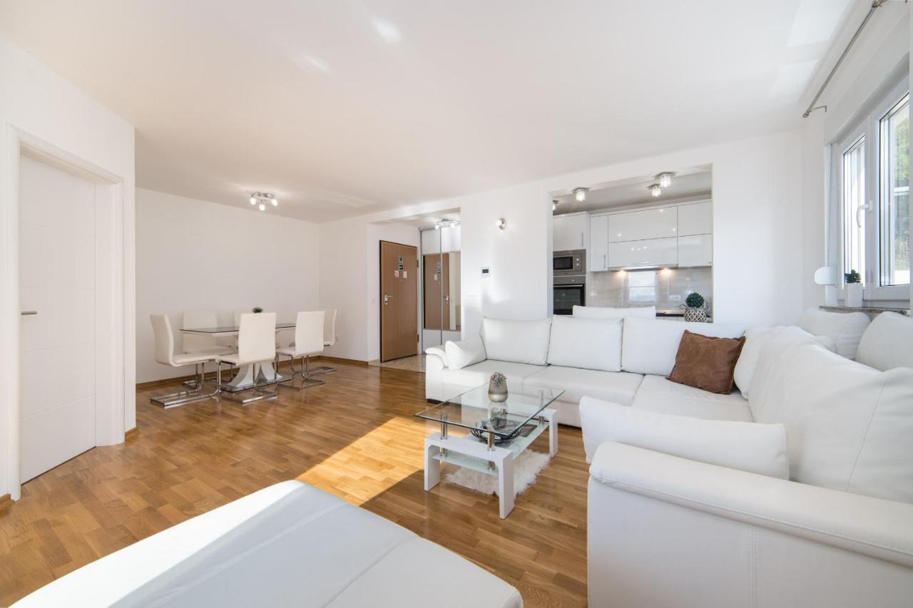 Apartments Crystal Макарска Экстерьер фото